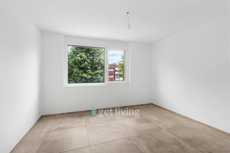 NEUBAU AN TOPLAGE MIT GROSSZÜGIGEM SITZPLATZ (40 M²) SOWIE EIGENER WASCHKÜCHE UND KELLER (17,4 M²). DIE WOHNUNG KANN AUF WUNSCH AUCH MÖBLIERT GEMIETET WERDEN. (4)