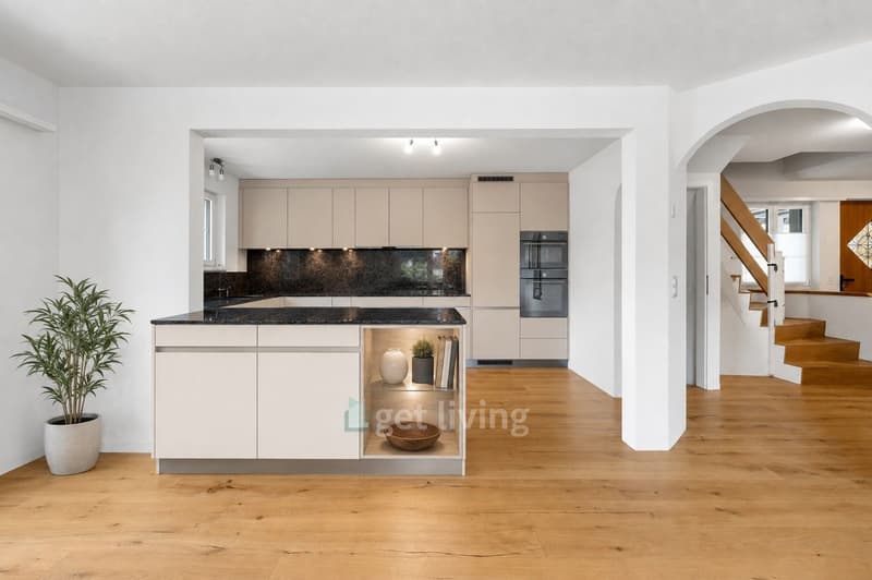WOHNEN WIE IM EINFAMILIENHAUS - MIT RIESIGEM GARTEN! (1)