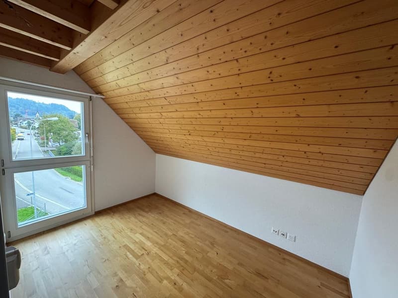 Moderne 4.5-Zimmer Dach-Maisonette-Wohnung in idyllischer Lage (10)