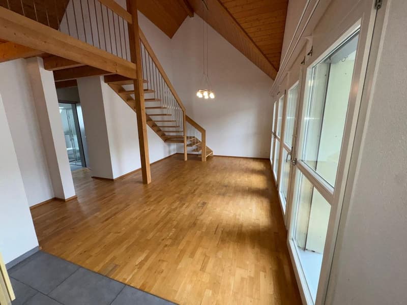 Moderne 4.5-Zimmer Dach-Maisonette-Wohnung in idyllischer Lage (6)