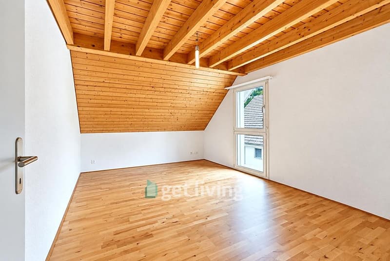 Moderne 4.5-Zimmer Dach-Maisonette-Wohnung in idyllischer Lage (6)