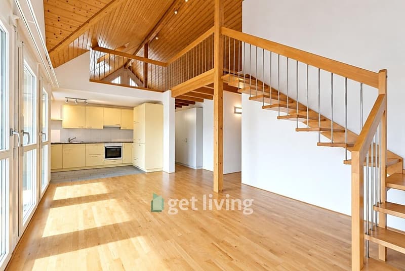 Moderne 4.5-Zimmer Dach-Maisonette-Wohnung in idyllischer Lage (1)