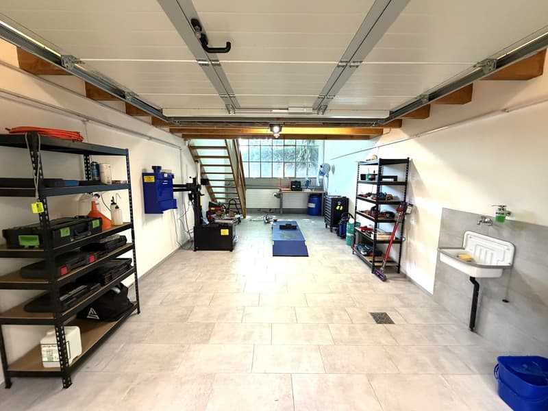 Vielseitige Garagenbox mit Top-Ausstattung – ideal für Motorradliebhaber (2)