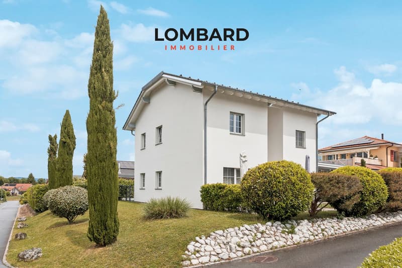 Spacieuse villa individuelle avec vue sur le lac et piscine (1)