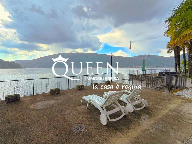 Bissone: villa pieds dans l'eau, 6 locali, 300 mq, terrazze, portico, (11)