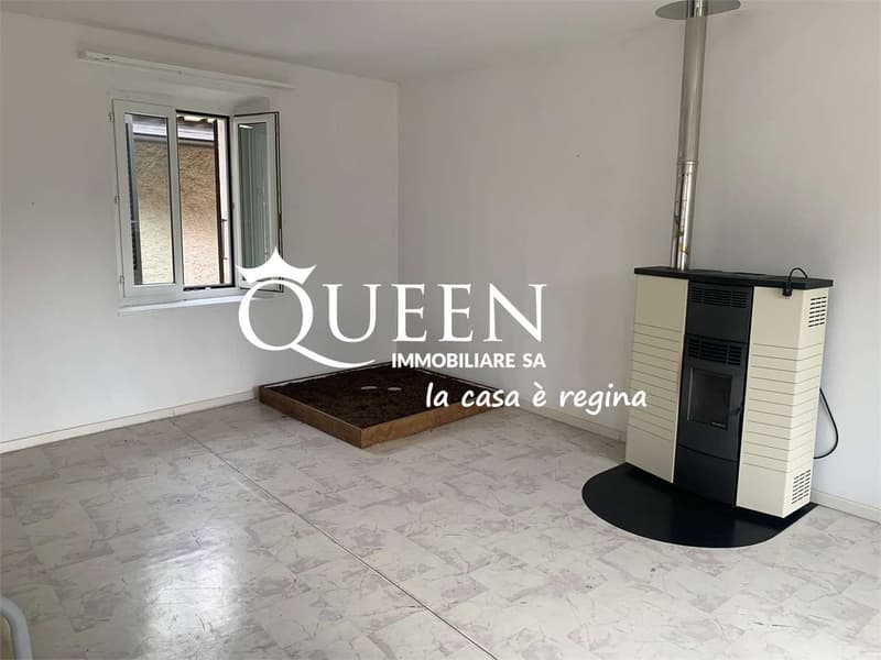 Novaggio: casa 8 locali, 308 mq., nel nucleo con terreno annesso 195 m (6)
