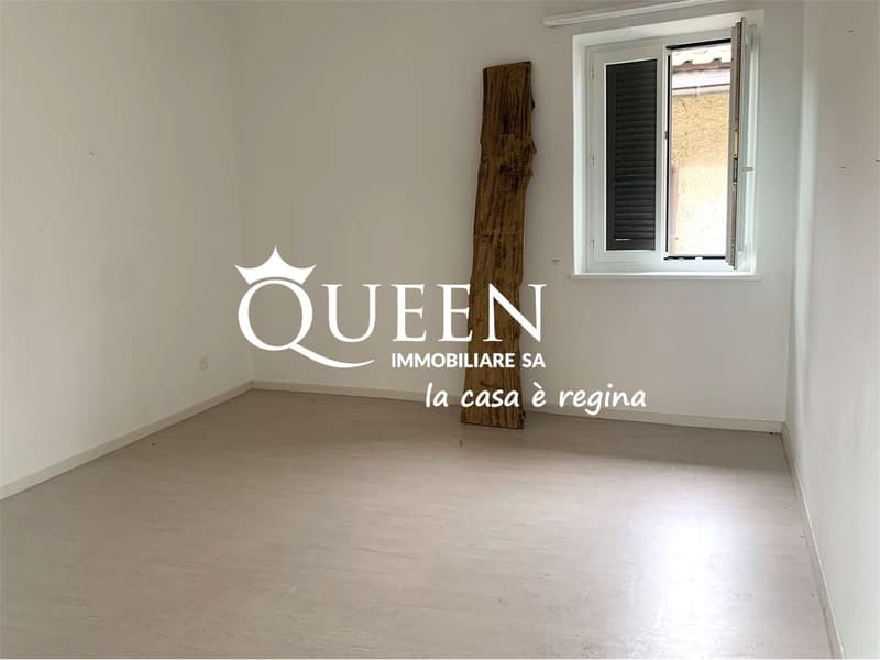 Novaggio: casa 8 locali, 308 mq., nel nucleo con terreno annesso 195 m (10)