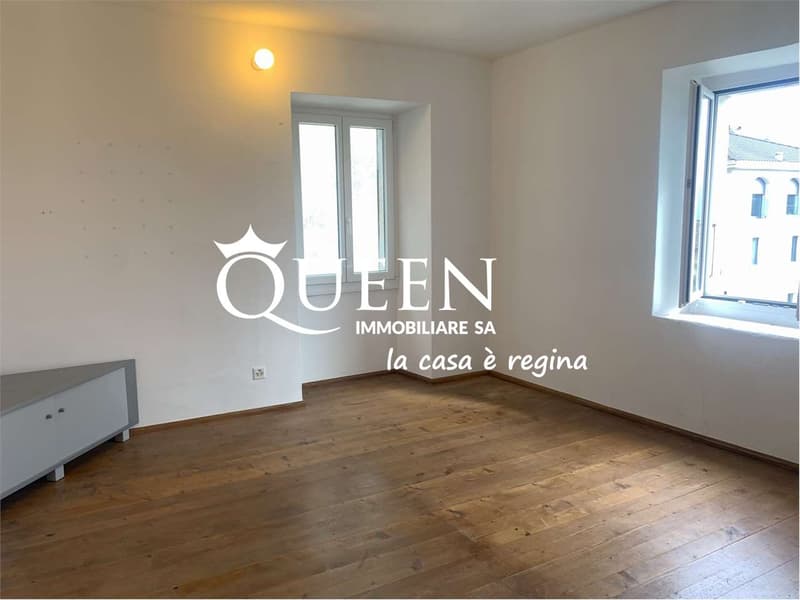 Novaggio: casa 8 locali, 308 mq., nel nucleo con terreno annesso 195 m (8)