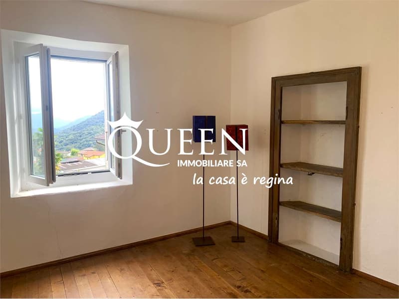 Novaggio: casa 8 locali, 308 mq., nel nucleo con terreno annesso 195 m (9)