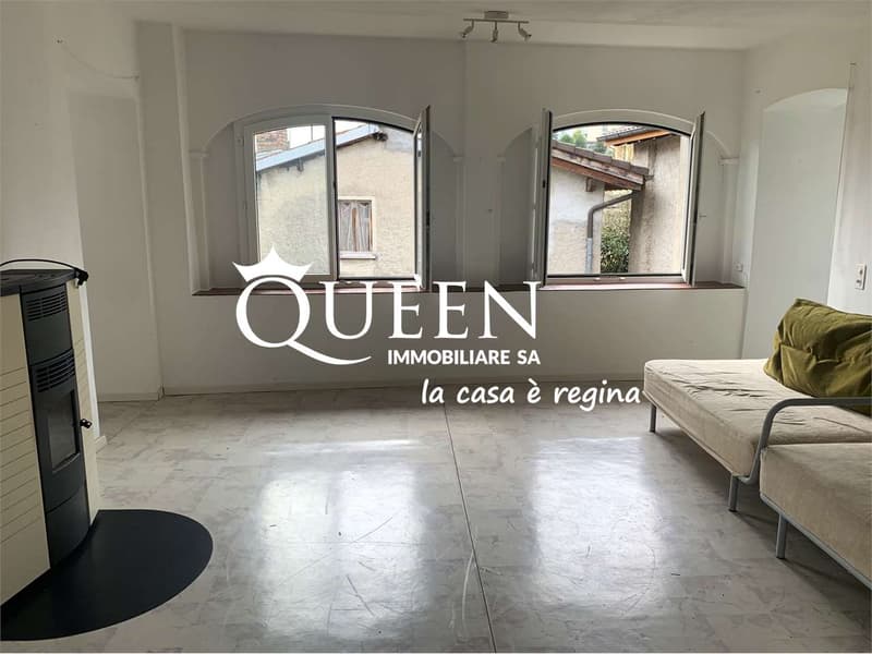 Novaggio: casa 8 locali, 308 mq., nel nucleo con terreno annesso 195 m (4)