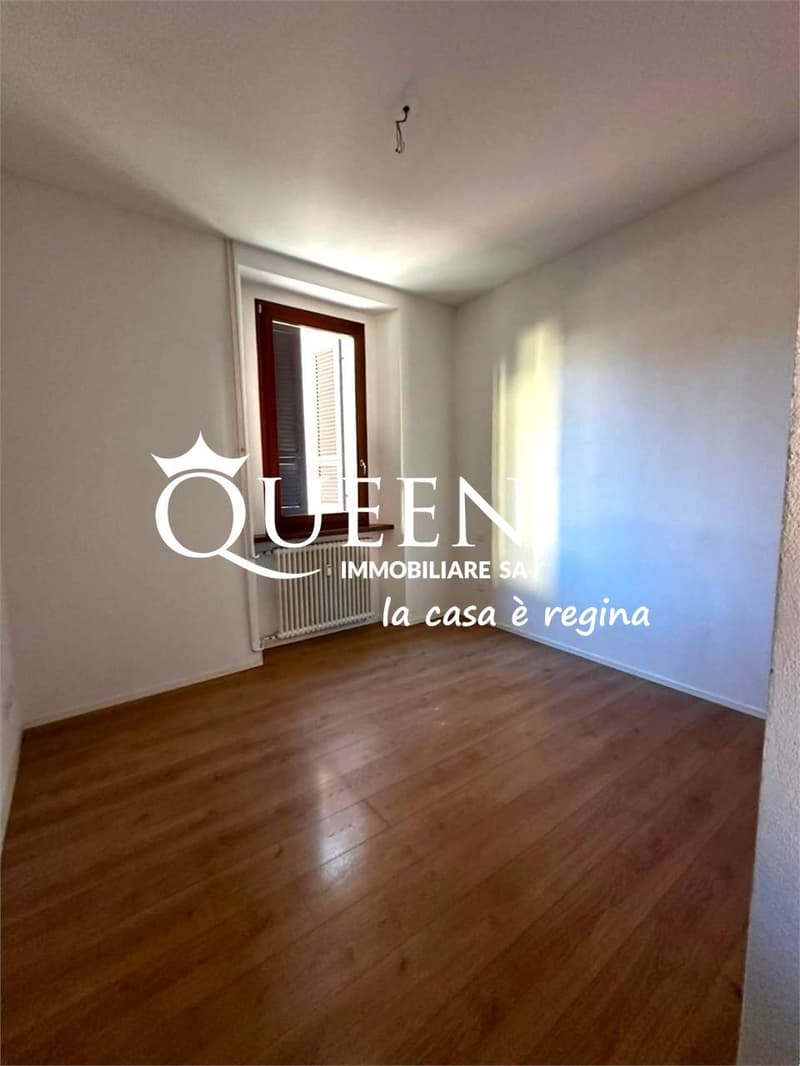 Stabio: luminoso appartamento 2.5 locali in caratteristica corte (4)