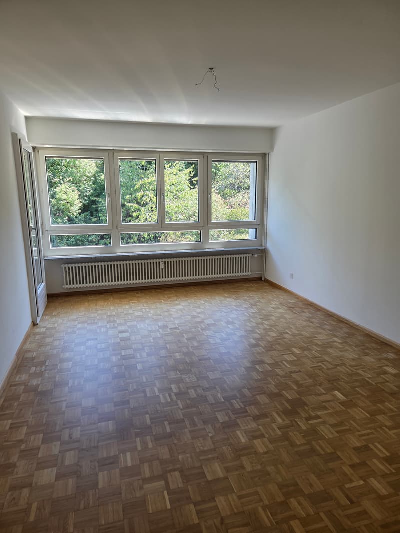 Wohnzimmer mit Ausgang zum Balkon