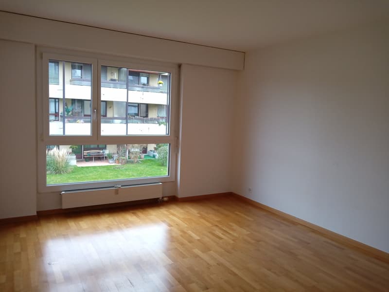 Moderne Erdgeschosswohnung mit grosser Terrasse (8)
