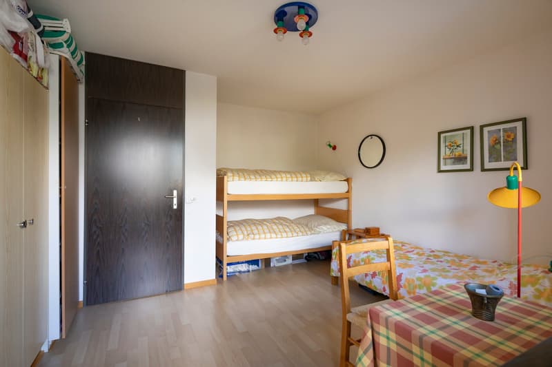 Well-maintained 3-room apartment on the 1st floor with private parking in the garage. (11)