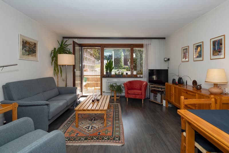 Well-maintained 3-room apartment on the 1st floor with private parking in the garage. (5)