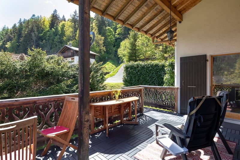 Chalet chaleureux de 5 pièces avec garage intégré et grand jardin (15)