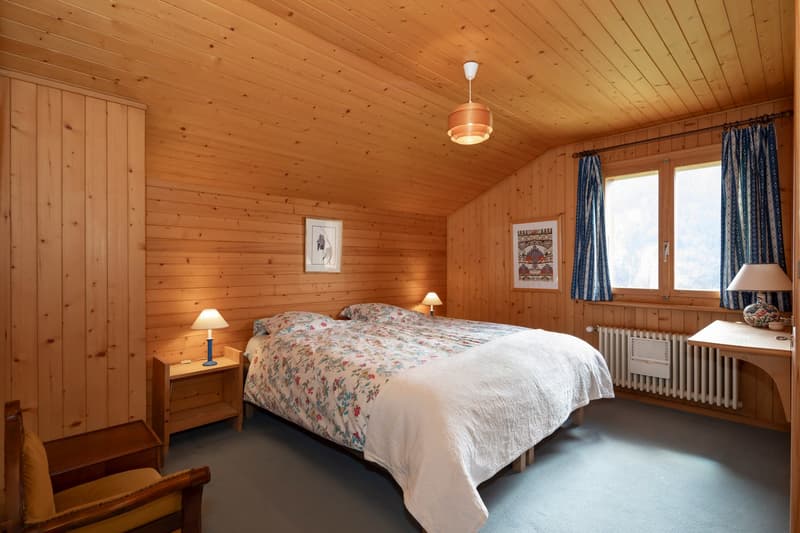Chalet chaleureux de 5 pièces avec garage intégré et grand jardin (22)