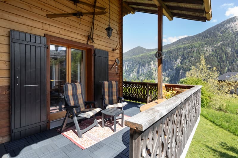 Chalet chaleureux de 5 pièces avec garage intégré et grand jardin (16)
