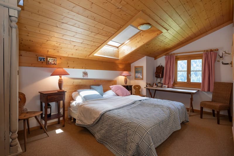 Duplex 5 pièces  dans un endroit très calme et offrant une vue magnifique sur les montagnes. (16)