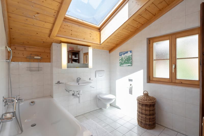Duplex 5 pièces dans un endroit très calme et offrant une vue magnifique sur les montagnes. (18)