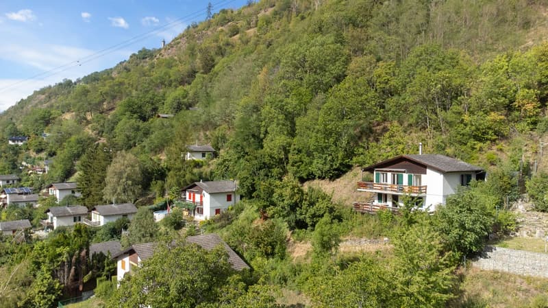 Renoviertes und bezugsfertiges Chalet mit Sauna und der Option zum Kauf einer eigenen Privatgarage (2)