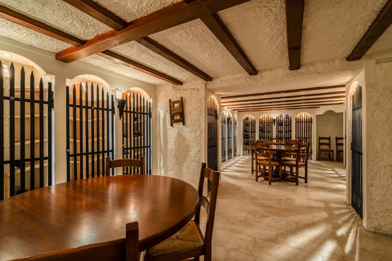Elegance restored in a palace transformed into a residence. (11)