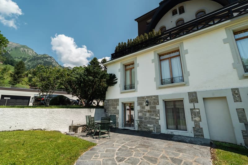 Elegance restored in a palace transformed into a residence. (12)
