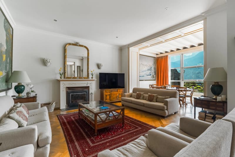 Elegance restored in a palace transformed into a residence. (8)