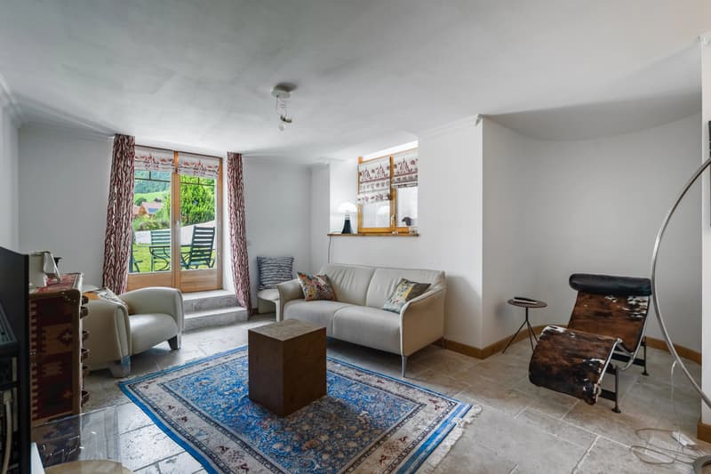 Elegance restored in a palace transformed into a residence. (6)