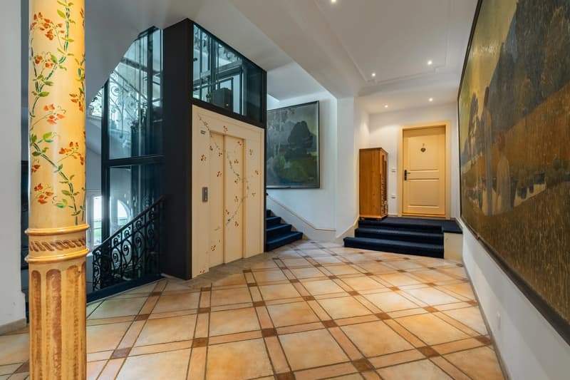 Elegance restored in a palace transformed into a residence. (9)