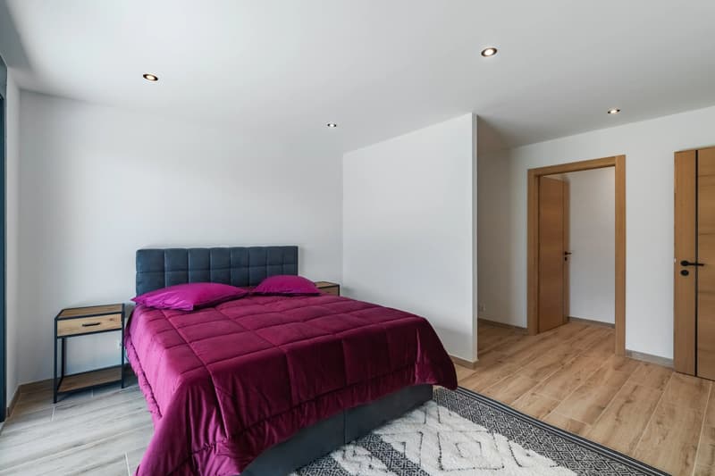 New chalet in Crans-Montana with panoramic views. (13)