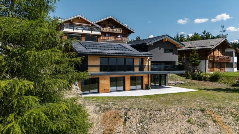 New chalet in Crans-Montana with panoramic views. (3)