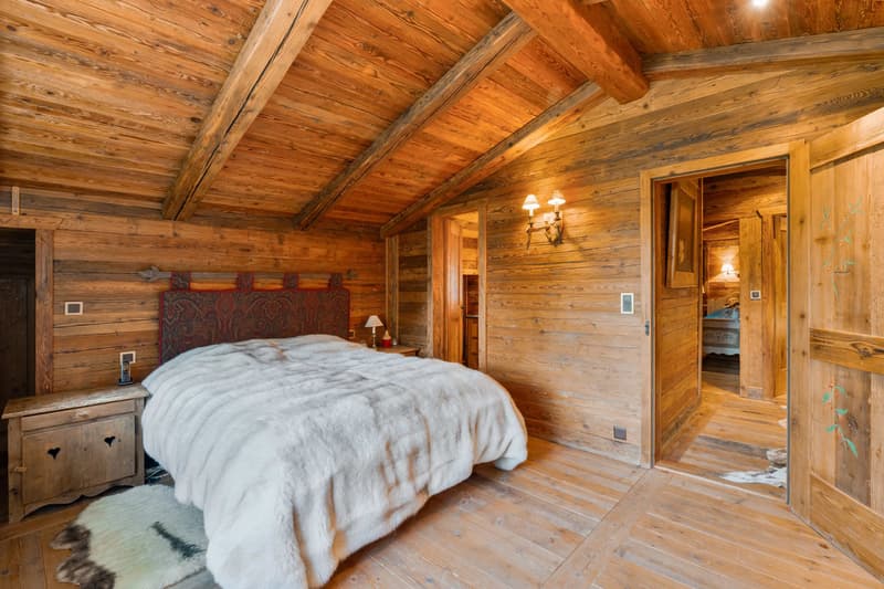 Exceptional Chalet Just Steps from the Crans-Montana Golf Course (12)