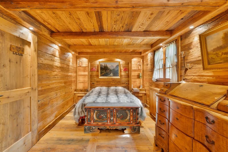 Exceptional Chalet Just Steps from the Crans-Montana Golf Course (8)