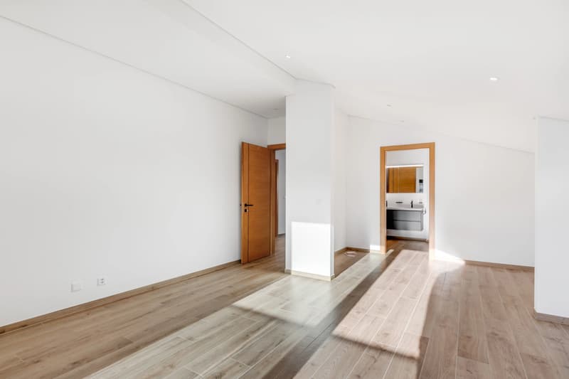 Chalet in Lens where contemporary comfort meets the art of alpine living (9)