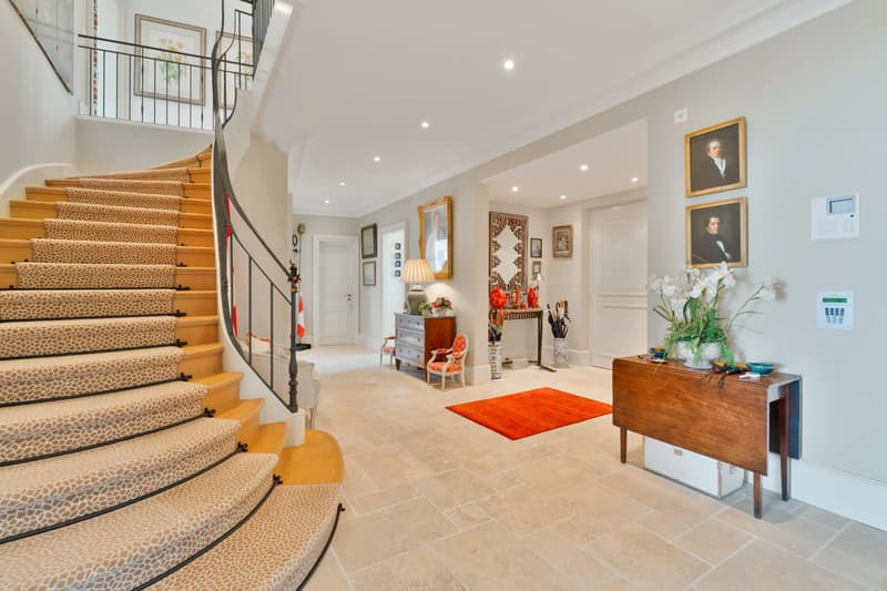 A Mansion on the Shores of Lake Geneva ? Prestige, Space, and Light (12)