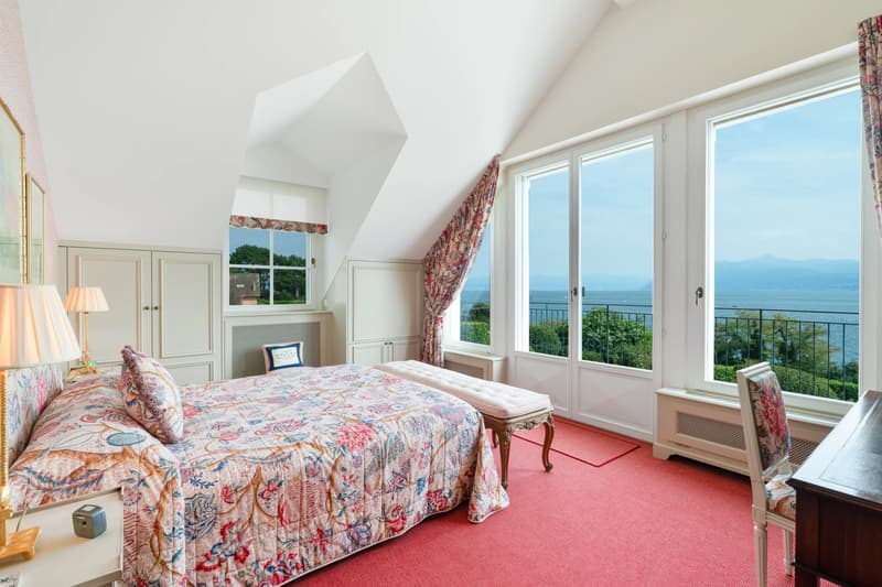 A Mansion on the Shores of Lake Geneva ? Prestige, Space, and Light (11)