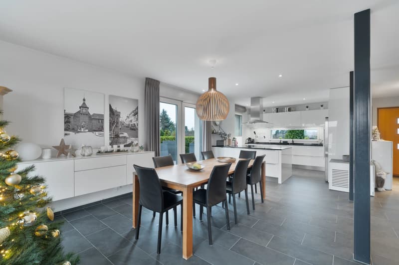 Elegant Semi-Detached Villa with Panoramic Views of the Lake and the Alps (4)