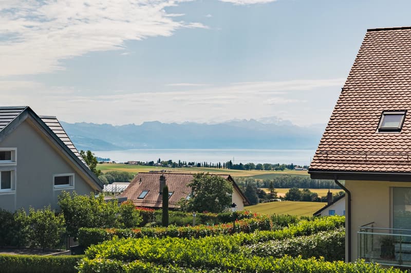 4.5-Room Apartment with Lake Views in Yens (12)