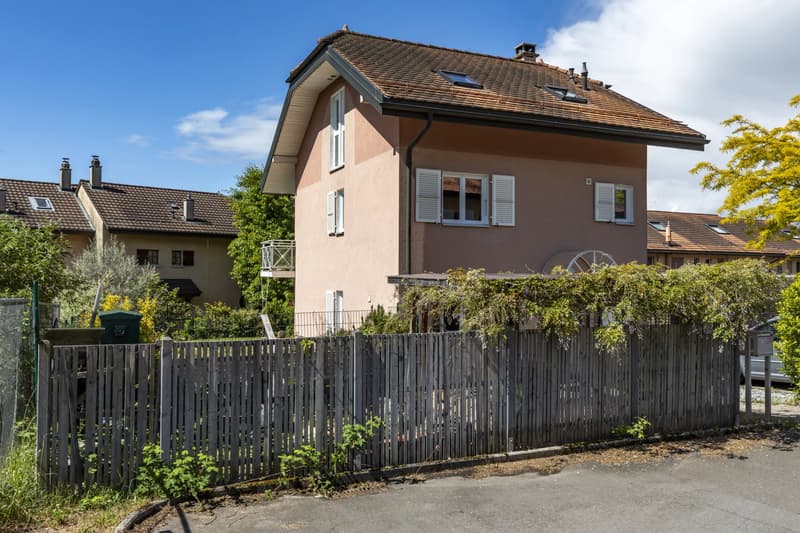 7.5-room villa at the end of a double cul-de-sac, set in an exceptionally peaceful residential environment (12)