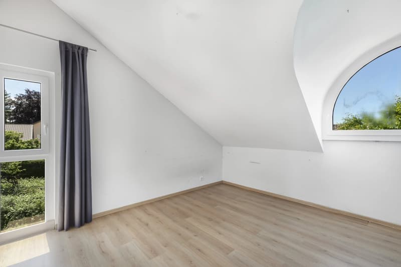 7.5-room villa at the end of a double cul-de-sac, set in an exceptionally peaceful residential environment (7)
