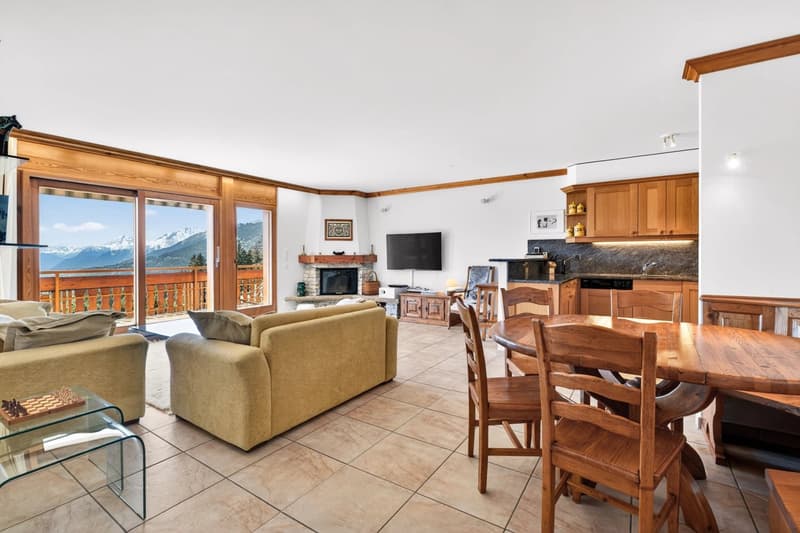 Bright apartment with panoramic views of the Alps and the Rhône Valley (4)