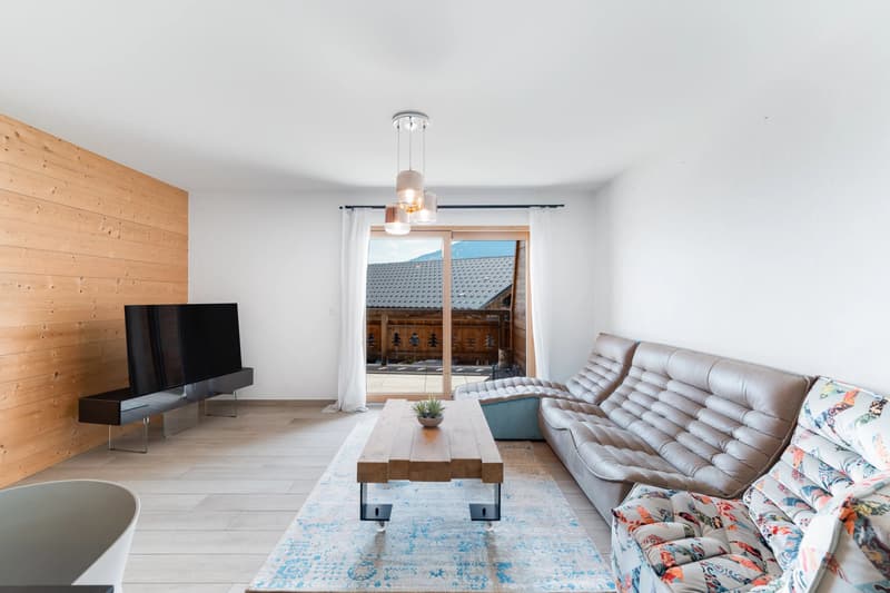 Elegant 3.5-Room Apartment with Balcony in the Heart of Nendaz (2)