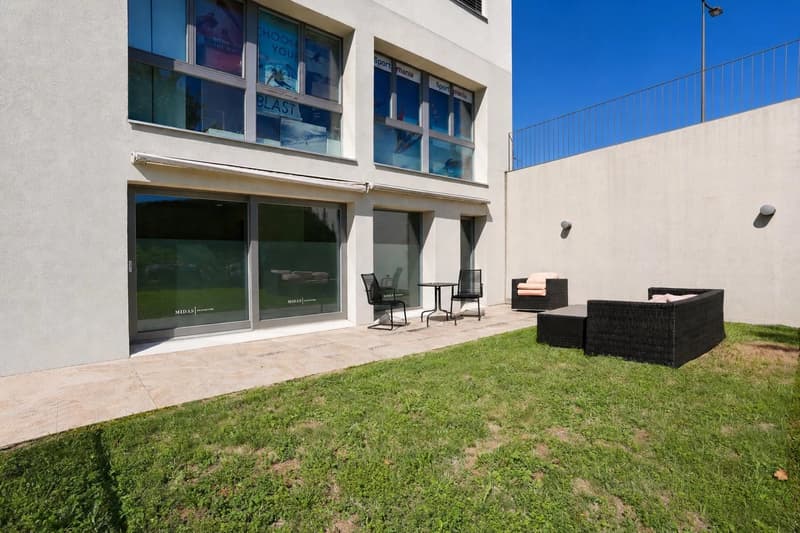 45 m² Office Space with Private Garden and Parking, Close to the Lake (5)