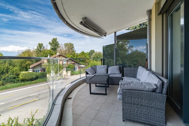 Contemporary 4.5-Room Penthouse Apartment Close to the Lake (9)