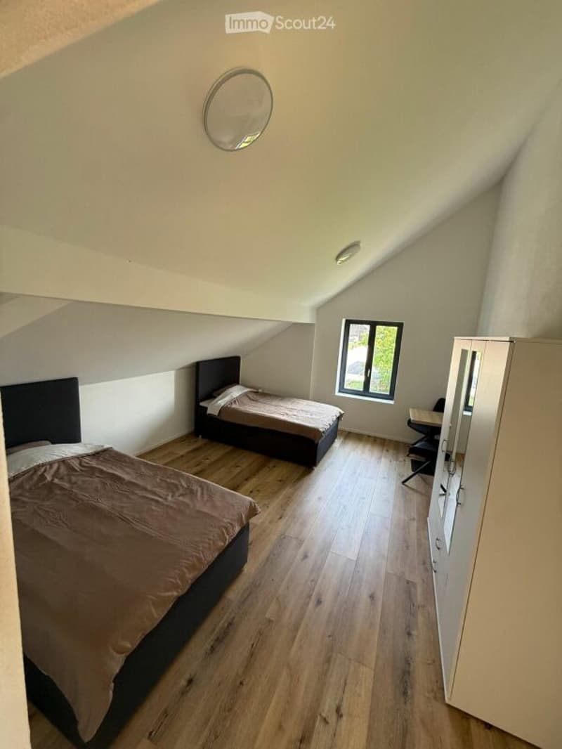 Excellente Opportunité ! Maison multifamiliale complètement rénovée avec réserve de terrain constructible (13)
