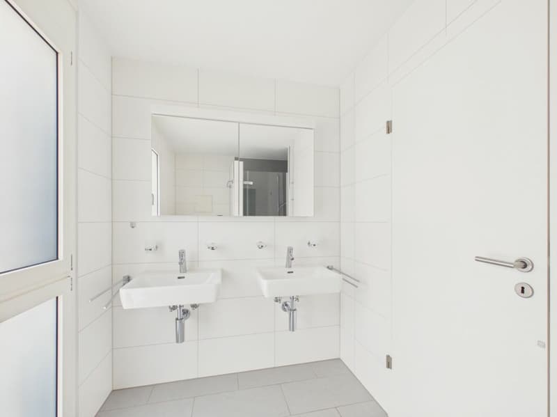 Moderne, lichtdurchflutete 3.5-Zimmer-Wohnung mit 2 Balkonen (9)