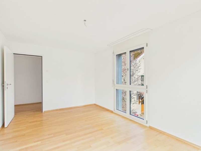 Moderne, lichtdurchflutete 3.5-Zimmer-Wohnung mit 2 Balkonen (8)