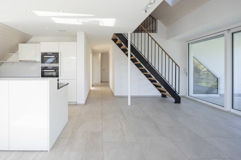 Traumhafte 3.5 Zimmer-Wohnung mit Galerie und Balkon (5)