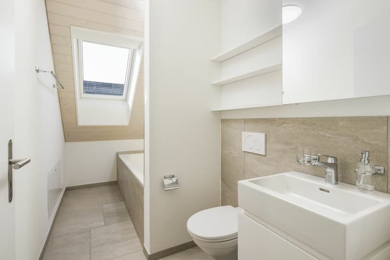 Traumhafte 3.5 Zimmer-Wohnung mit Galerie und Balkon (7)